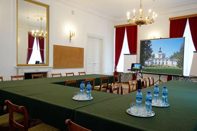 Hotel Butikowy Palac Jablonna Kültér fotó