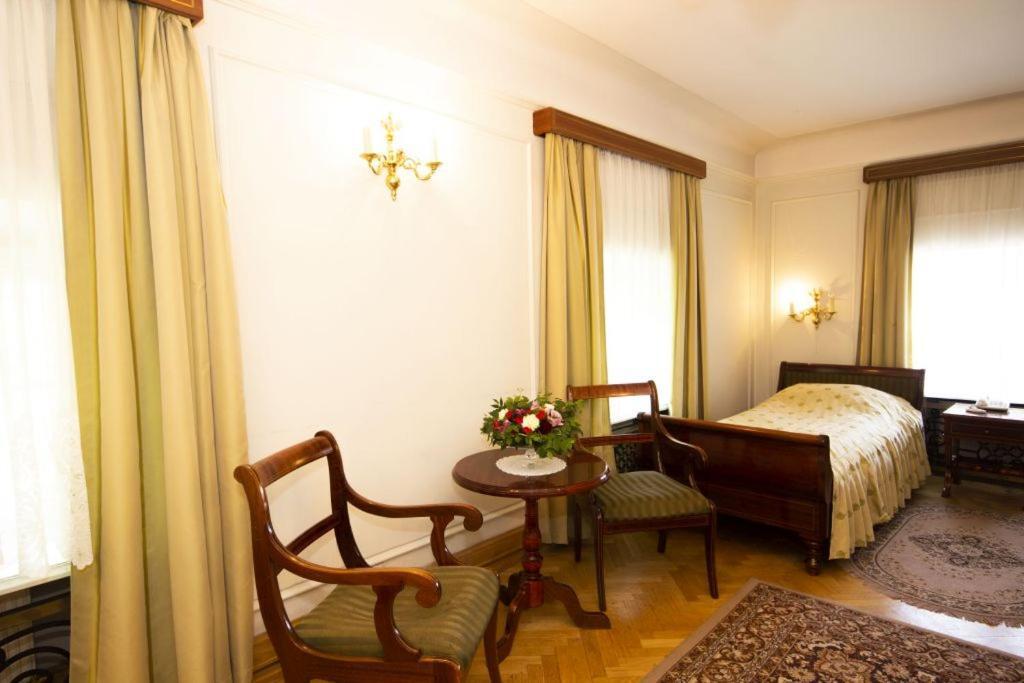 Hotel Butikowy Palac Jablonna Kültér fotó